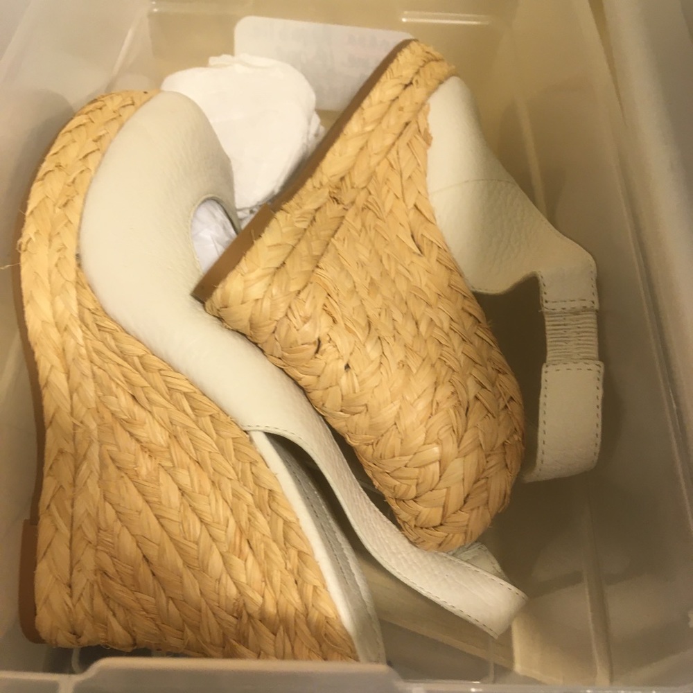 Women’s shoes size 8